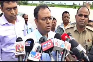 District Collector Nitesh Patil spoke to reporters.