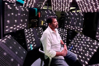 Kollywood director Shankar is a pioneer in making movies with a lot of emphasis on the latest technology. He adds technology to his ideas and shares a new experience with the audience.  At the beginning of his career, he mesmerised by showing graphics in a song in a 'Jeans' movie starring Aishwarya Rai and Kollywood hero Prashanth. Later, he used more graphics in the films 'Robo' and 'Robo 2.O', which became the major attraction in those films. For 'Indian 2' he took another step forward.