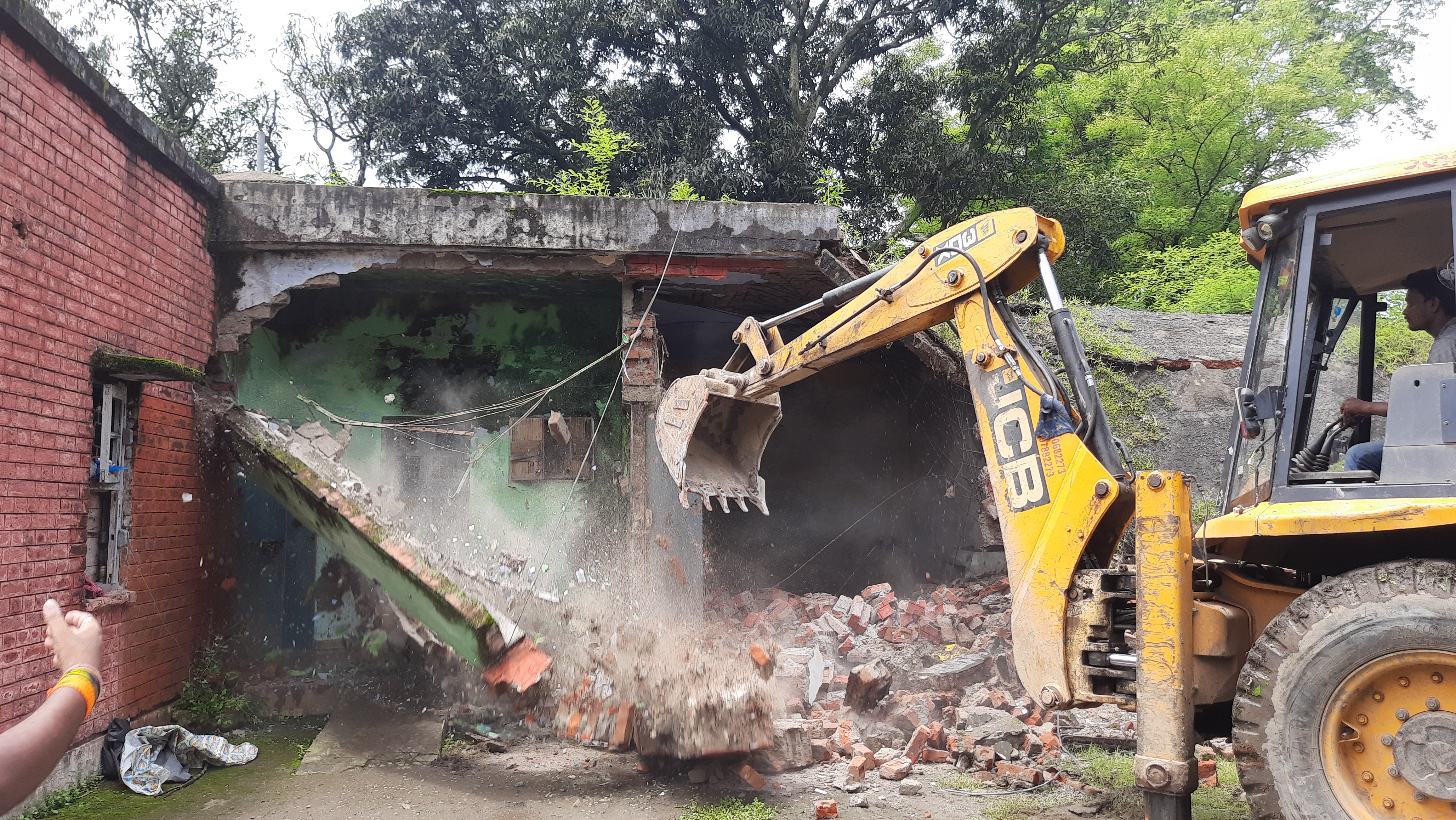 Administration demolished 15 houses of IDPL Colony