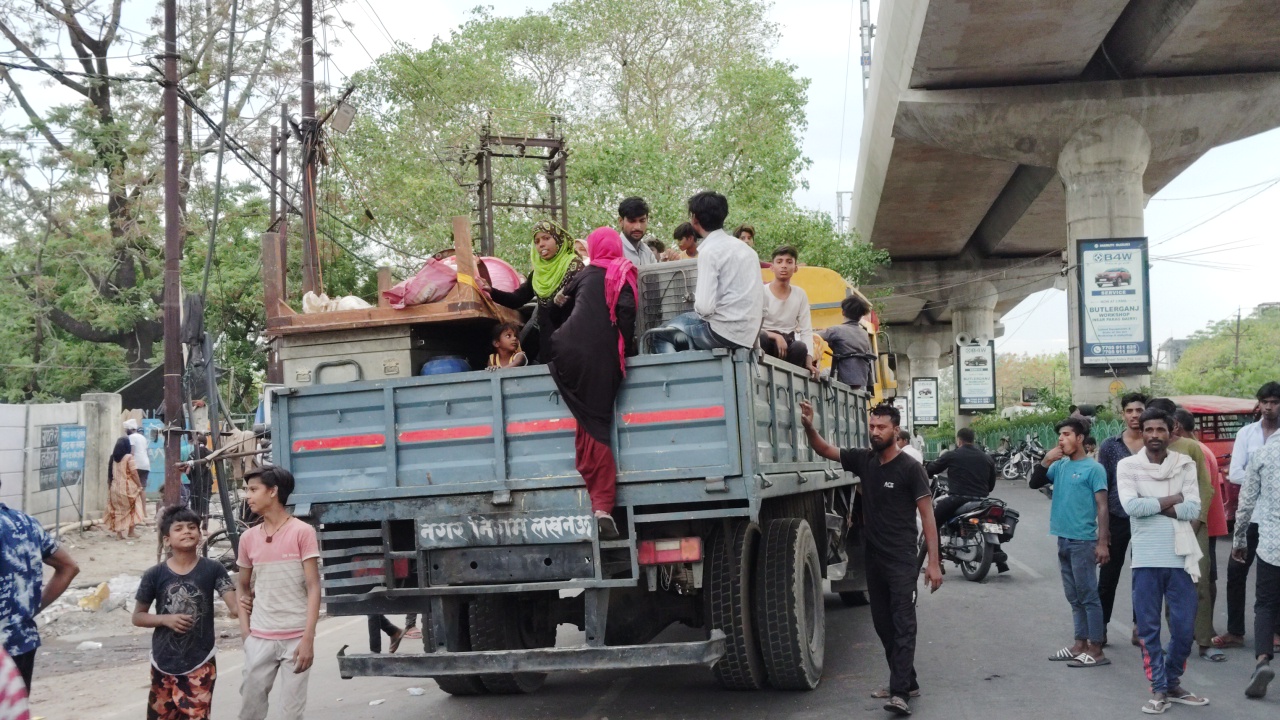 Akbar Nagar residents demanded compensation and resettlement of houses