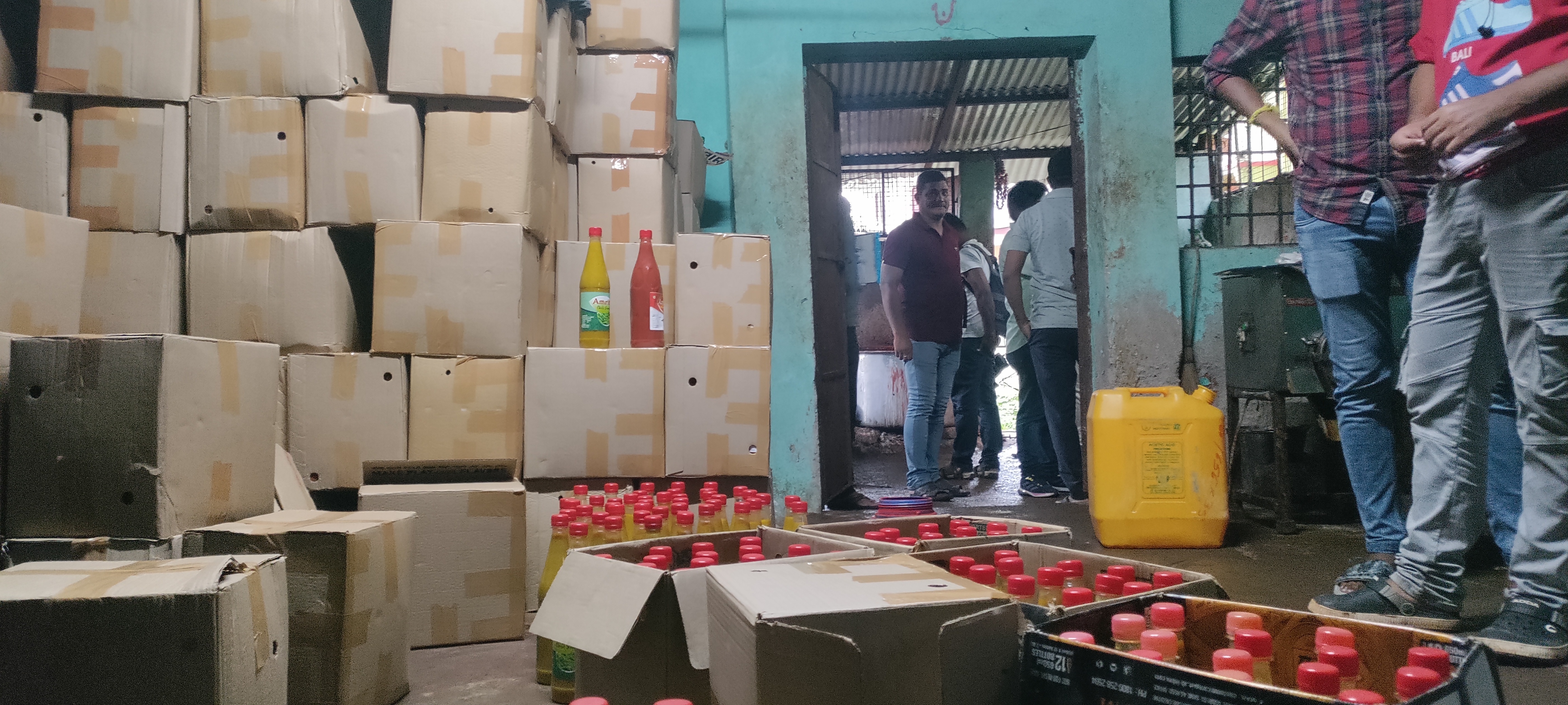 Police Busts Duplicate Sauce Manufacturing Unit