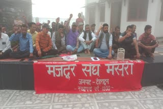 Rickshaw drivers protest in Dehradun
