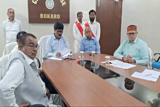 State Backward Classes Commission Chairman meeting with officials in Bokaro