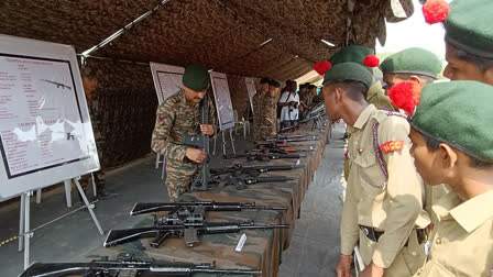 Army organized an exhibition of weapons