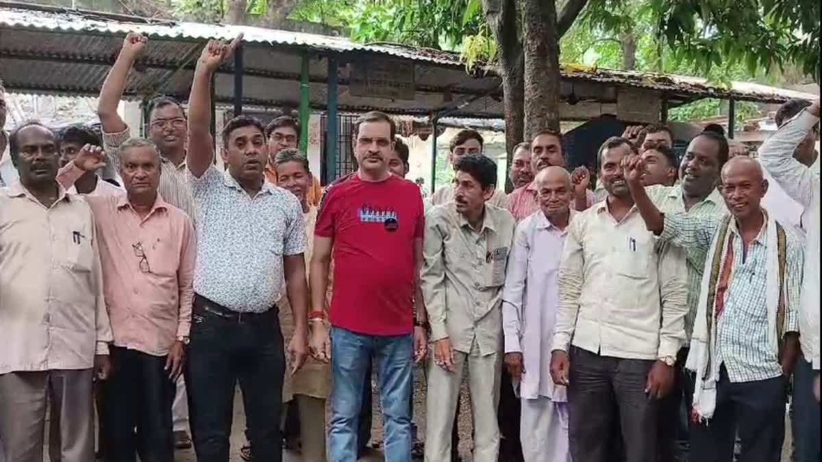 Indefinite strike of document writers at Chas Registry Office in Bokaro