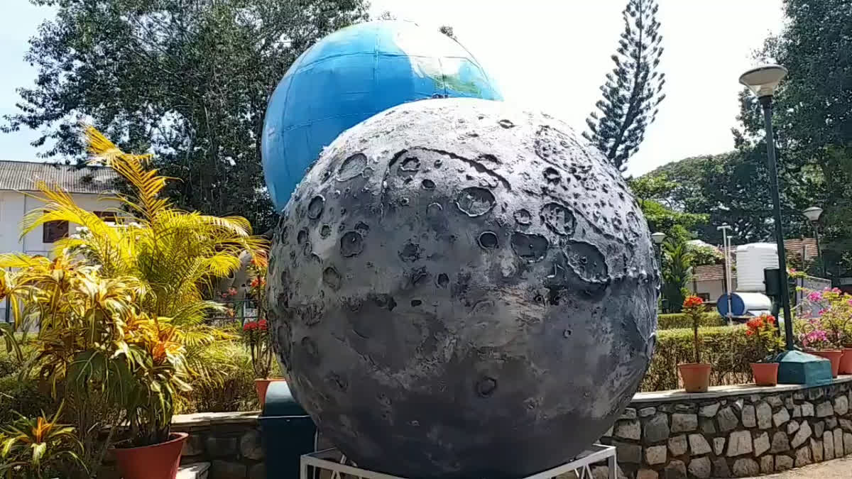 Chandrayaan 3 landing live telecast  Chandrayaan 3 soft landing live telecast  Priyadarshini planetarium  Priyadarshini planetarium Thiruvananthapuram  മന്ത്രി ആര്‍ ബിന്ദു  Chandrayaan 3  ഐഎസ്ആർഒ  ISRO