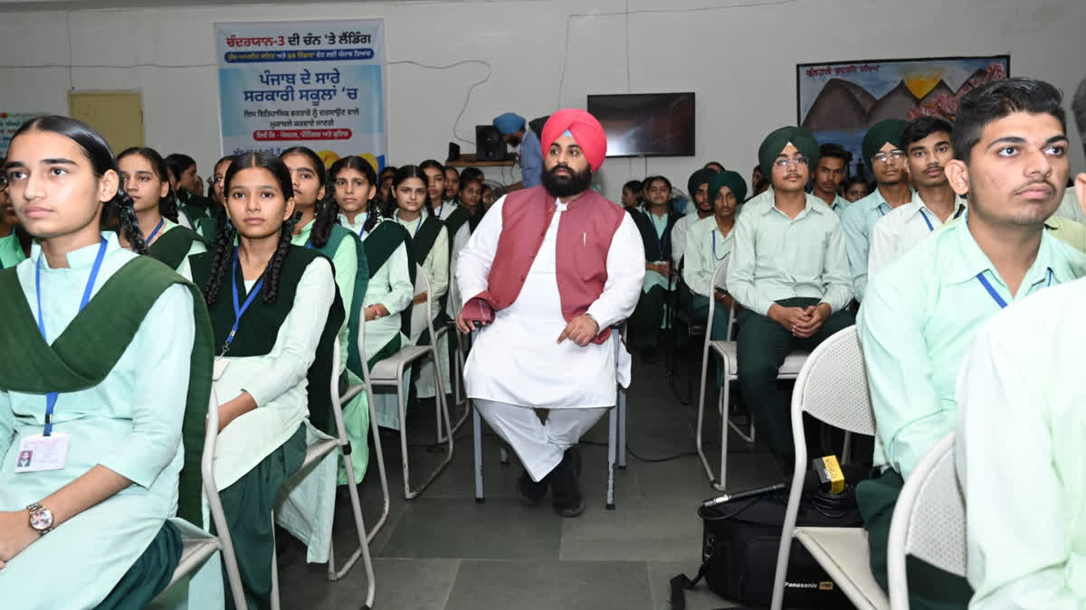 Education Minister and government school students congratulated ISRO