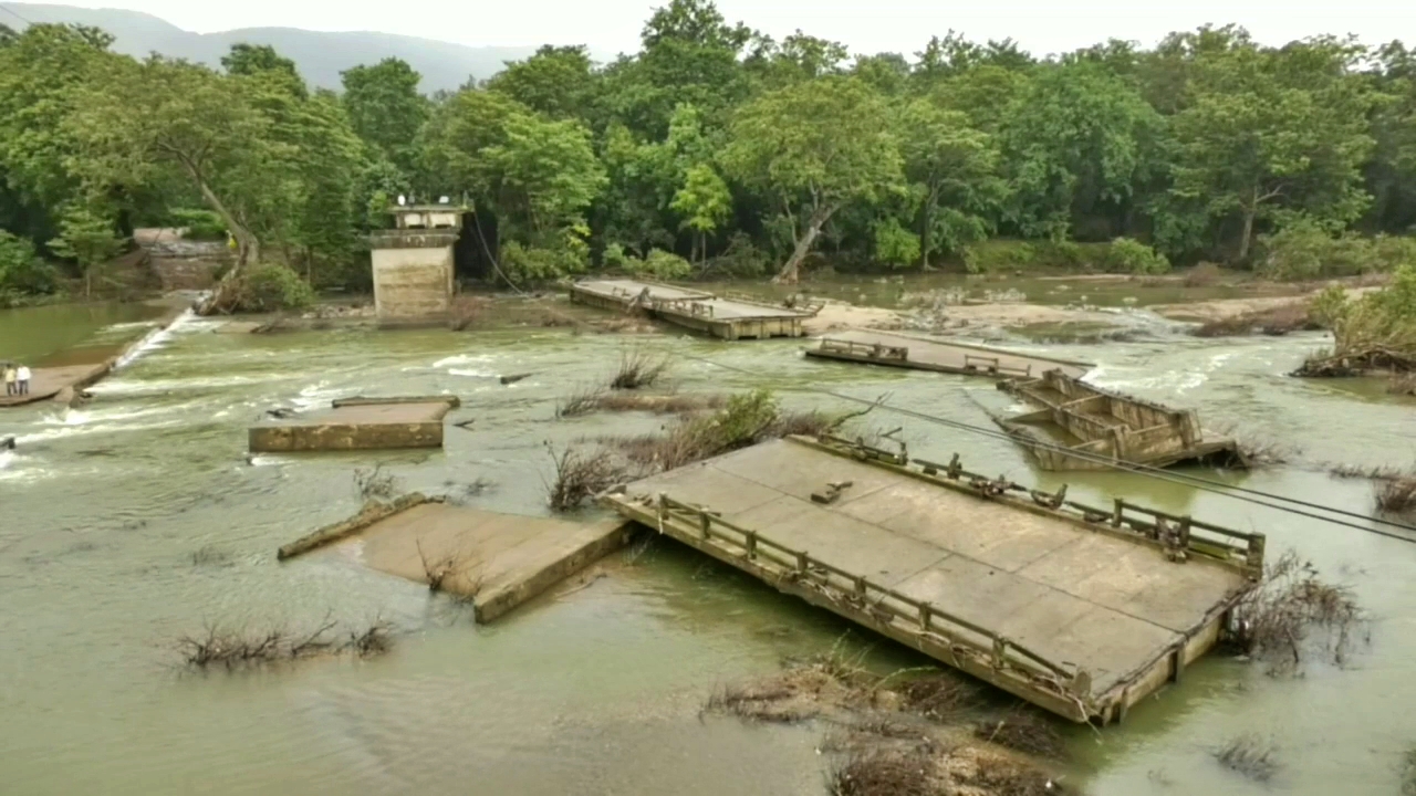 gullapura-heggaru-villagers-need-bridge-to-cross-gangavali-river-every-day