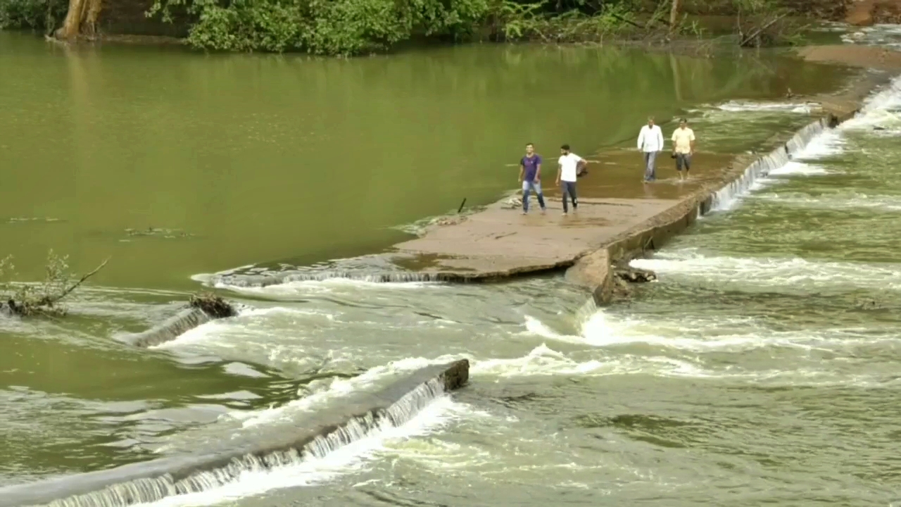 gullapura-heggaru-villagers-need-bridge-to-cross-gangavali-river-every-day