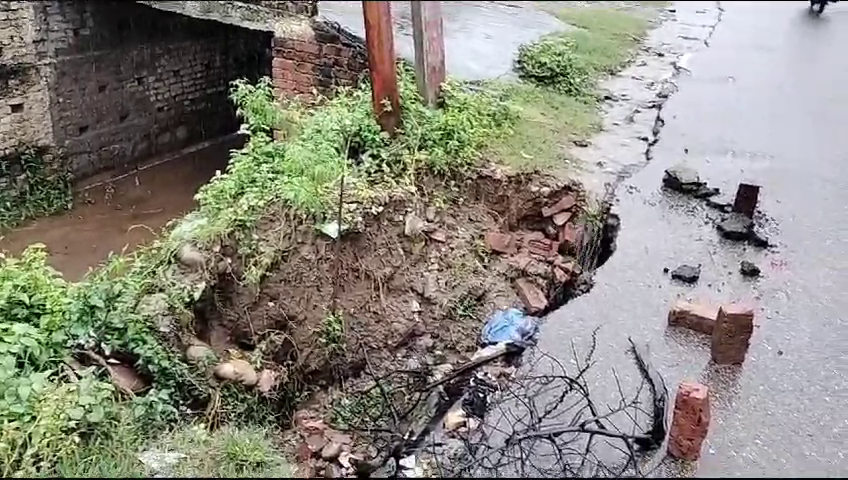 aiims road sunk