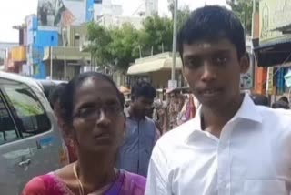 Praggnanandhaa Mother