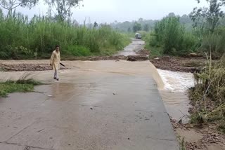 Road Blocked due to heavy rain hamirpur