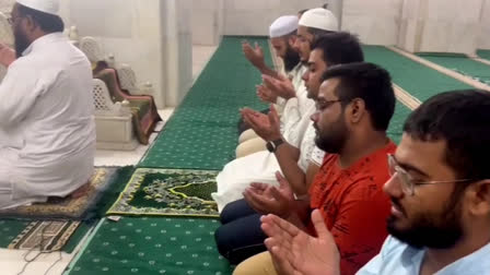 A special Namaz was offered at the Sir Syed House mosque situated on the campus of Aligarh Muslim University (AMU) for the successful landing of Chandrayaan 3.