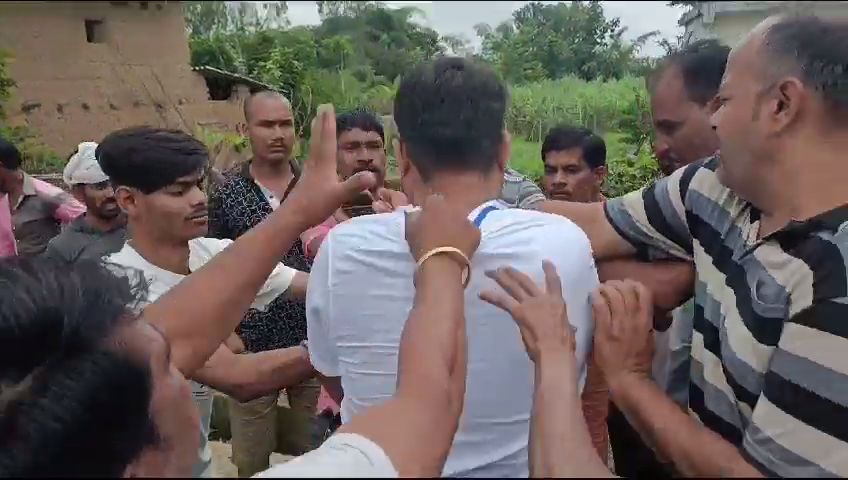 Shahdol Villagers Beat Patwari