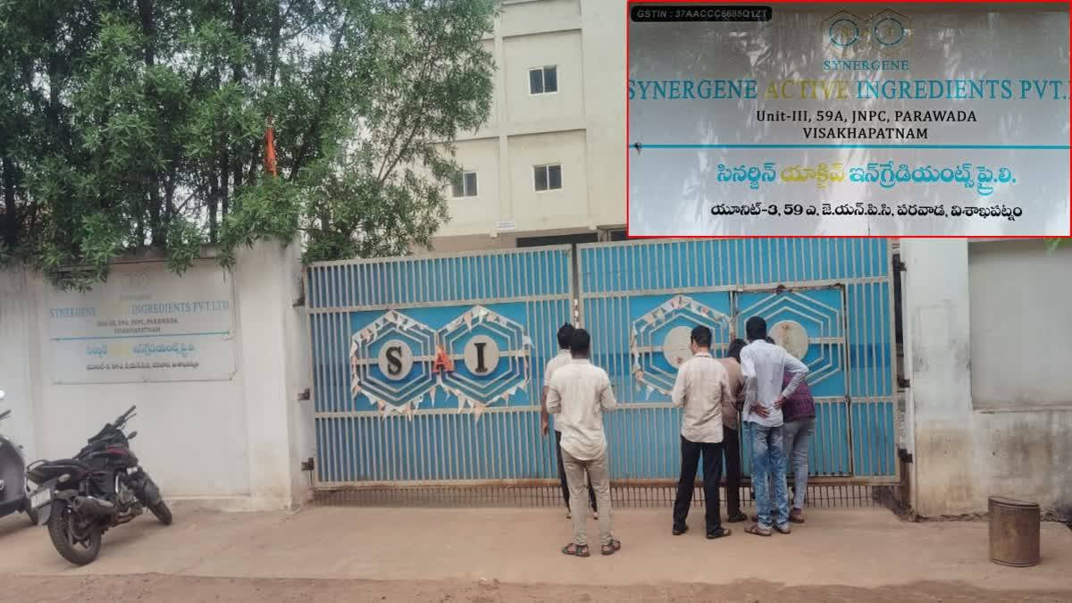 Four workers sustained injuries in a chemical accident that occurred at Synergyne Active Ingredients in Pharma City, Parawada, late Thursday night.