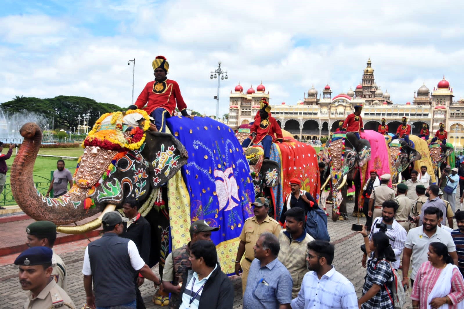 ಅರಮನೆಗೆ ಆಗಮಿಸಿದ ಗಜ ಪಡೆ