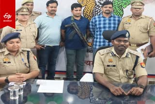 घटना का खुलासा करते वरिष्ठ पुलिस अधीक्षक राजेश एस..