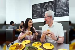 MUMBAI STREET FOOD VADA PAV  VADA PAV RECIPES  വേള്‍ഡ് വട പാവ് ഡേ  സ്‌ട്രീറ്റ് ഫുഡ് വട പാവ്