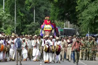 dasara-elephants-walking-on-streets-amid-tight-security