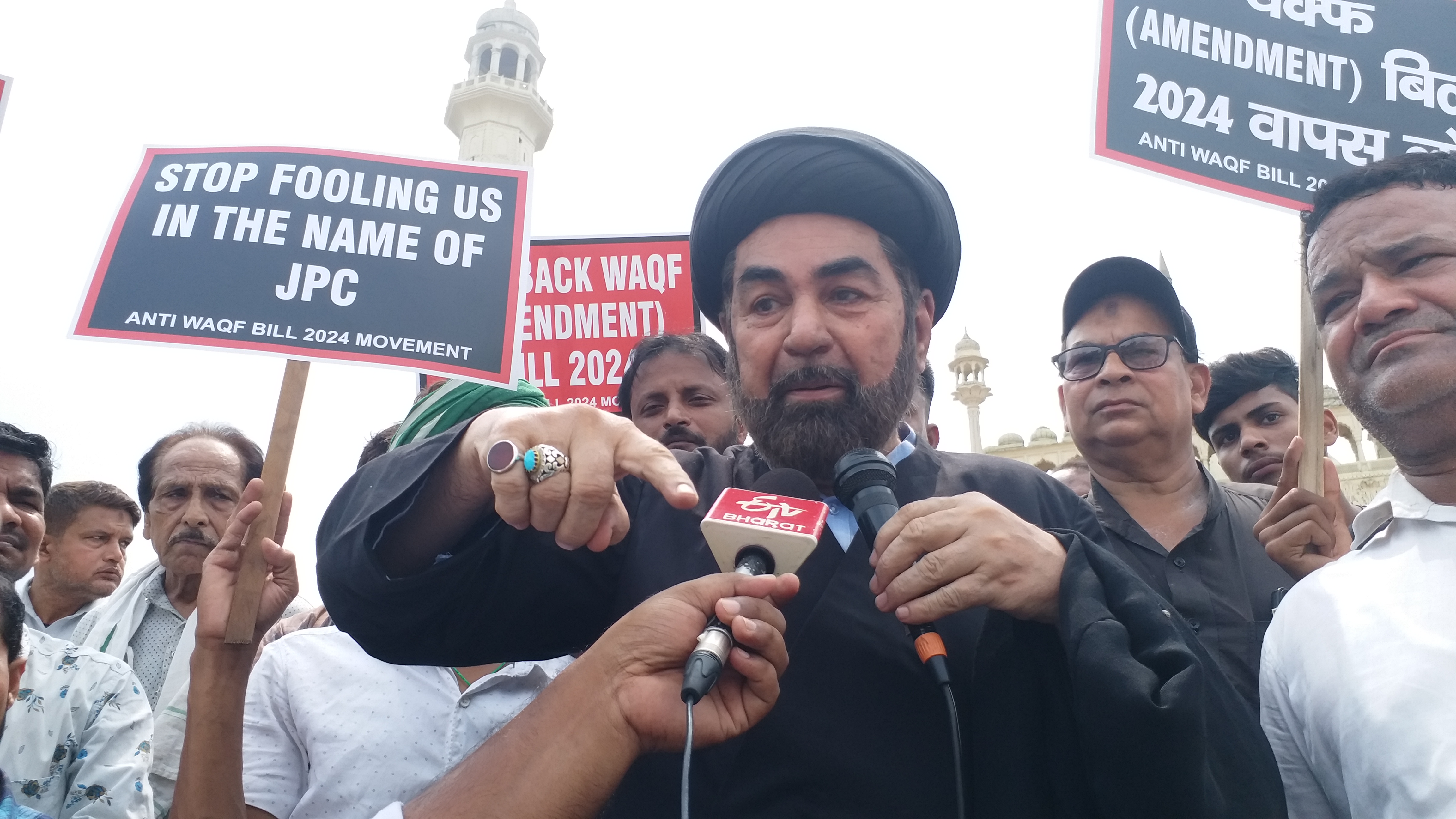 Massive protest in Lucknow against Waqf Amendment Bill, Maulana Syed Kalbe Jawad said the Waqf amendment is being done to save Ambani