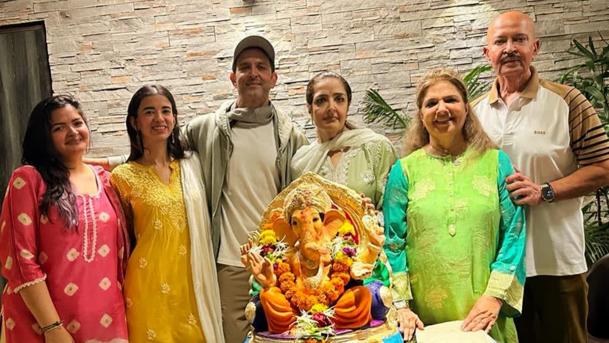 Hrithik Roshan was accompanied by his girlfriend Saba Azad in bidding farewell to Lord Ganesha on Saturday. The Ganesh Visarjan ceremony was also attended by Hrithik Roshan's parents, sister, and niece.