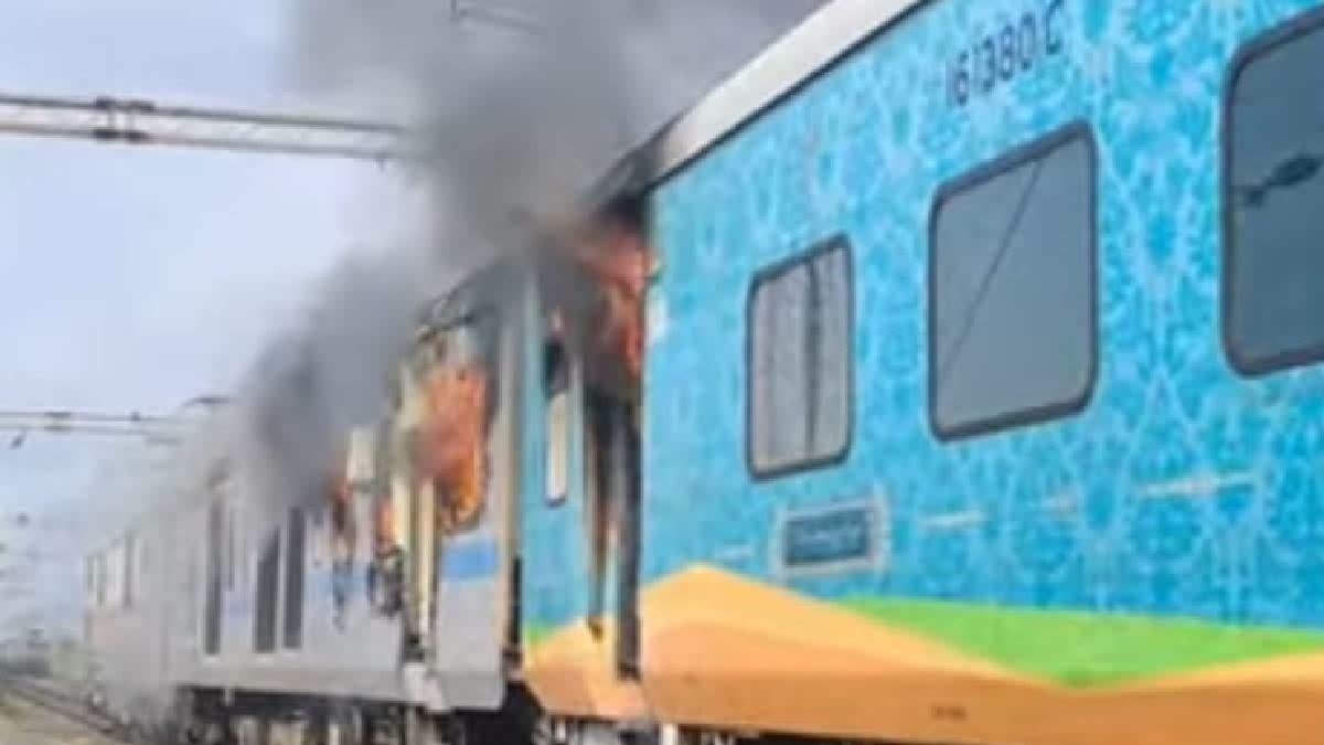 Fire breaks out in Humsafar Express in Valsad, no injuries reported