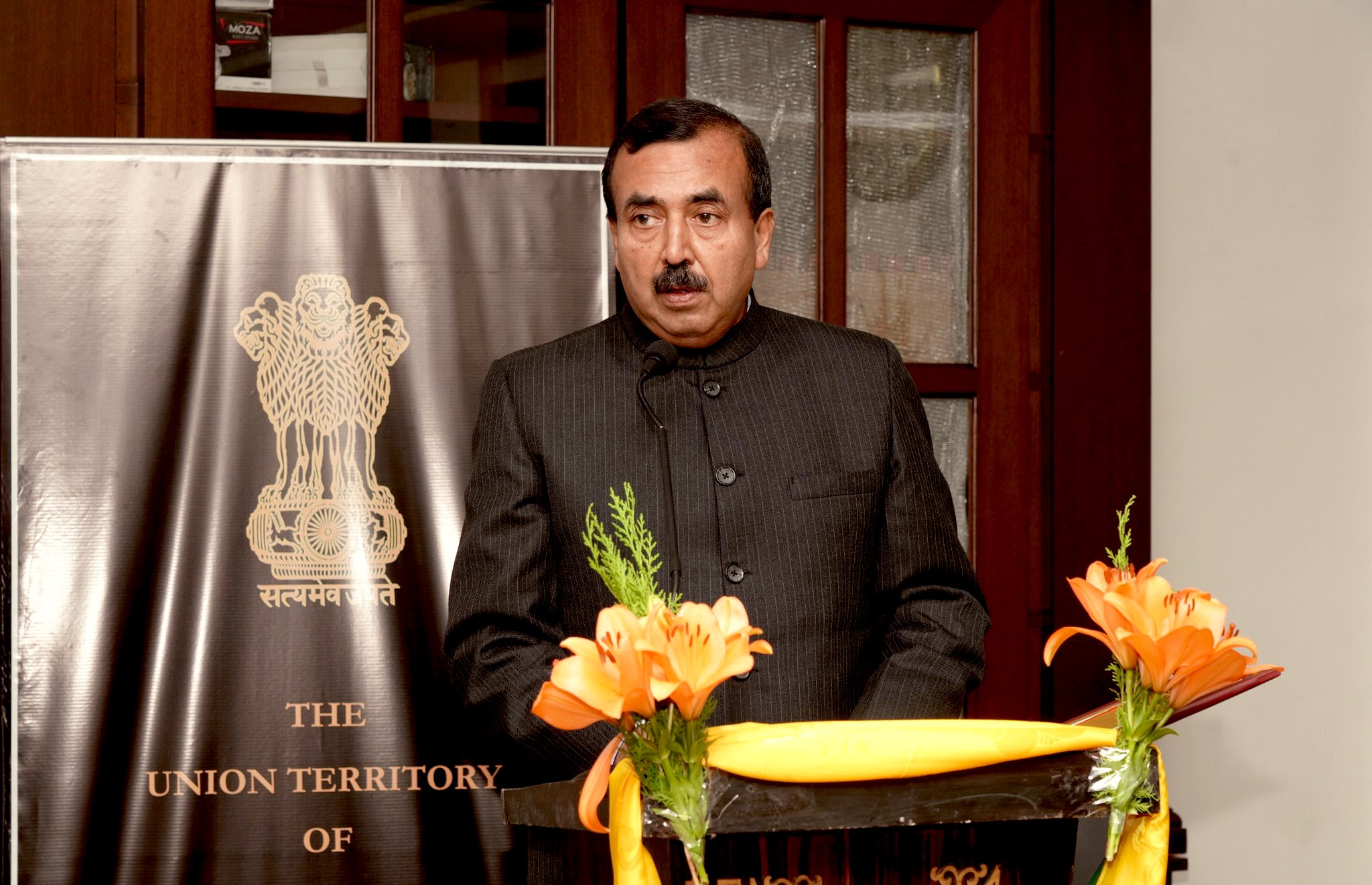 Sudhanshu pandey administered oath as 1st SEC