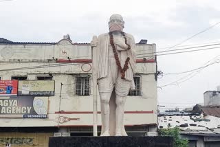 tied a handkerchief arounds statue