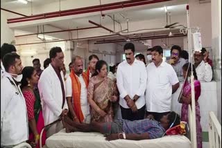 Purandeshwari_Visited_the_Victims_of_Liver