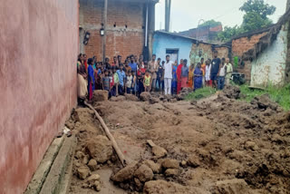 mud wall collapsed in Banka