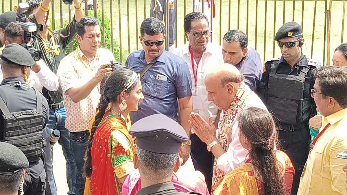 Defence Minister Rajnath Singh is being welcomed in Jaipur