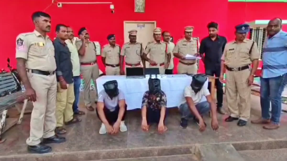 Sri Sathya Sai District Railway Police Arrest Theft Gang in Trains