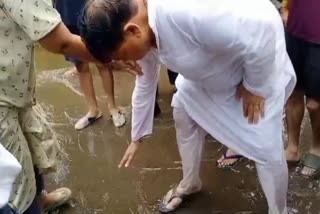 PRADHUMAN SINGH TOUCHED FEET