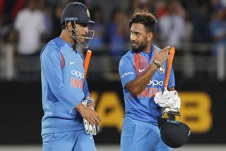 RISHABH PANT AND MS DHONI