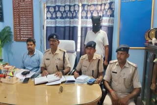 Police arrested accused of cheating in name of job in JSSC CGL exam in Ramgarh