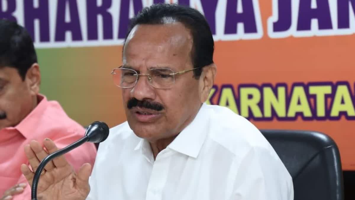 former-cm-dv-sadananda-gowda-visits-delhi-tomorrow