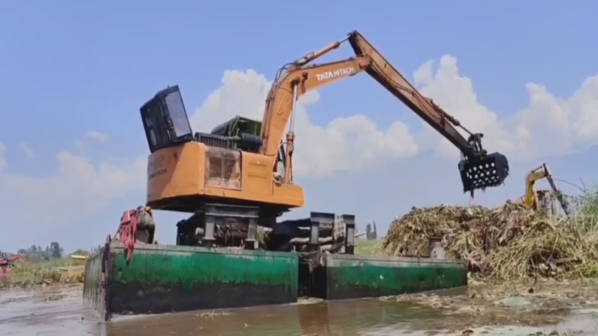 dal-lake-weeds-now-converting-into-fertilizer