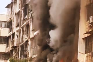 Fire Erupts In Flat In 8 Storey  Mumbai building blaze  Residential Building Fire Erupts  2 dead 3 hurt in fire in residential building flat  fire erupted in a first floor flat  മുംബൈയിലെ 8 നില കെട്ടിടത്തിൽ തീപിടിത്തം  തീപിടിത്തത്തിൽ 2 മരണം 3 പേർക്ക് പരിക്ക്  കെട്ടിടത്തിന്‍റെ ഒന്നാം നിലയിൽ തീപിടിത്തം  തീപിടിത്ത വാർത്ത  മുംബൈയിലെ ഫ്ലാറ്റിൽ തീപിടിത്തം