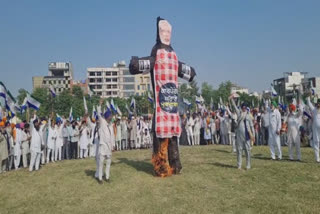 18 Kisan Mazdoor organizations have blown effigies of the central government and corporate houses