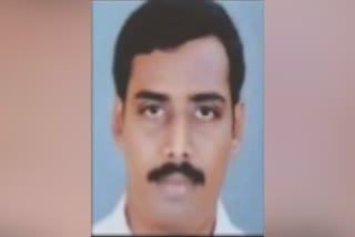 Young Man Dies After Falling Into Pothole  Falling Into Pothole In Irinjalakuda  Irinjalakuda accidant death  Young Man Falling Into Pothole In Irinjalakuda  Young Man Falling Into Pothole In thrissur  റോഡിലെ കുഴിയിൽ വീണ് യുവാവിന് ദാരുണാന്ത്യം  ഇരിങ്ങാലക്കുടയിൽ റോഡിലെ കുഴിയിൽ വീണ് യുവാവ്‌  ഇരുചക്ര വാഹനം കുഴിയിൽ വീണ് യുവാവിന് ദാരുണാന്ത്യം  റോഡപകടം  റോഡിലെ കുഴി അപകടം