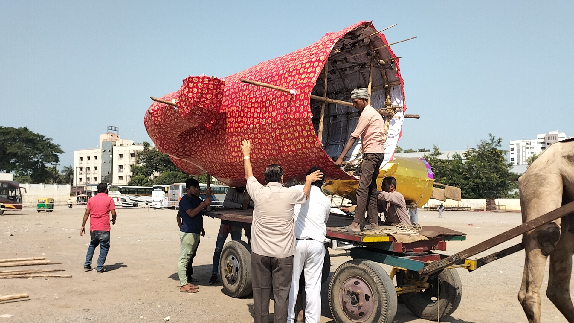 દશેરાના સાંજે છ વાગ્યે  પૂતળાનું દહન