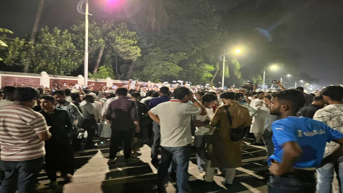 PROTESTS IN BENGLADESH  BANGLADESH INTERNAL ISSUES  PROTESTERS DEMAND PRESIDENT RESIGN  SHEIK HASEENA PROTESTS FOLLOW UP