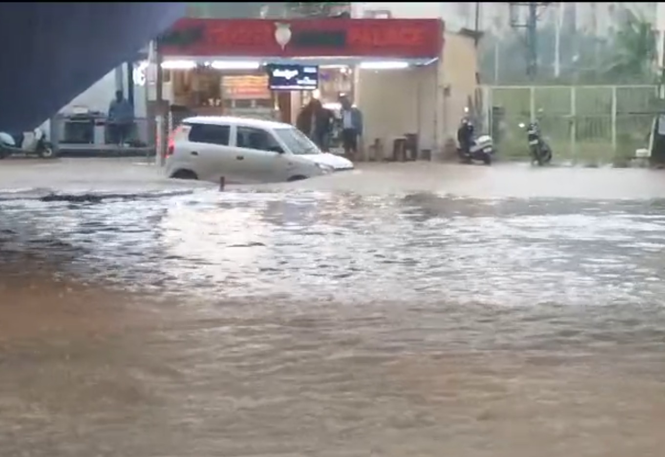 HEAVY RAIN LASHED BENGALURU