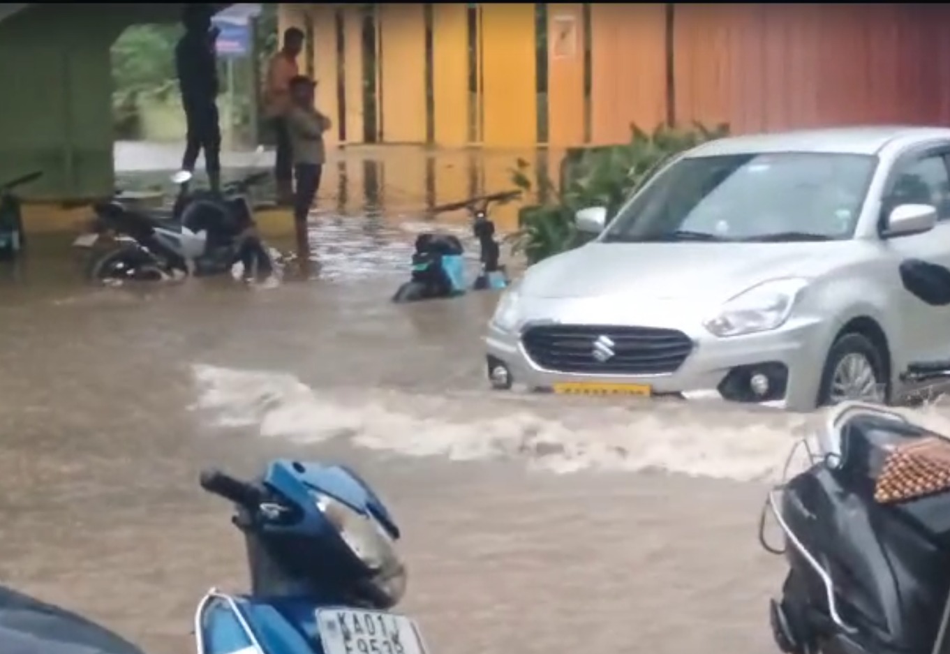 HEAVY RAIN LASHED BENGALURU