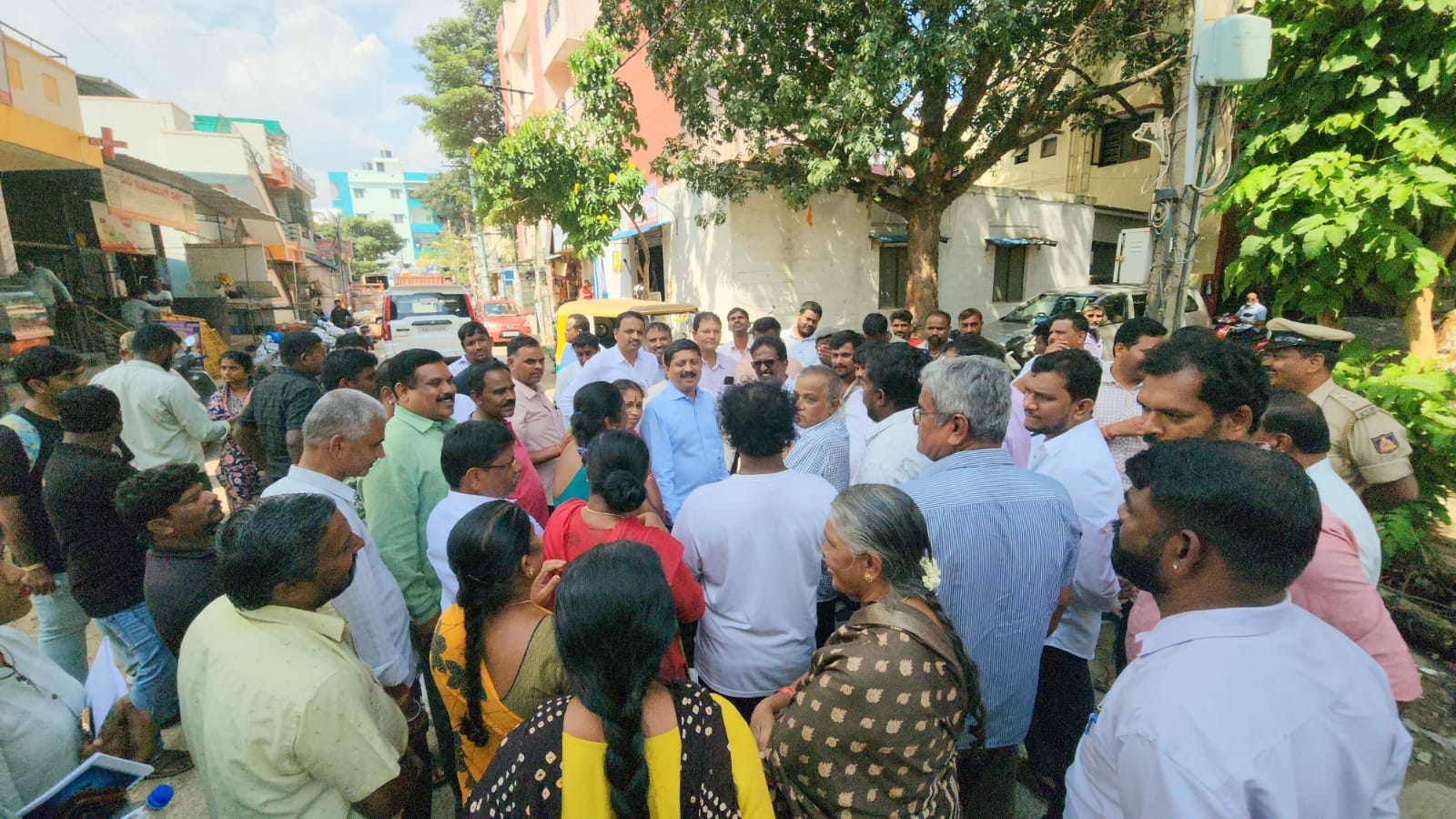 ಸ್ಥಳೀಯರ ಸಮಸ್ಯೆ ಆಲಿಸಿದ ಸಚಿವ ಬೈರತಿ ಸುರೇಶ್