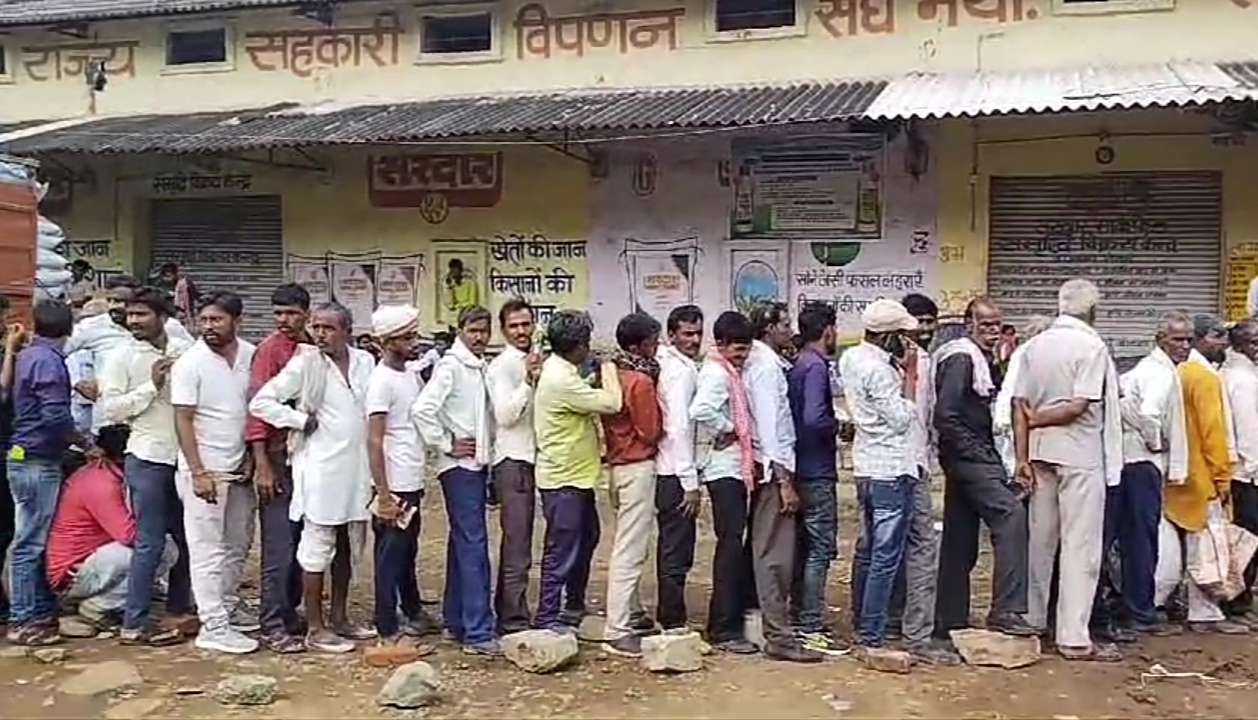 Sagar Farmers Standing in Lines