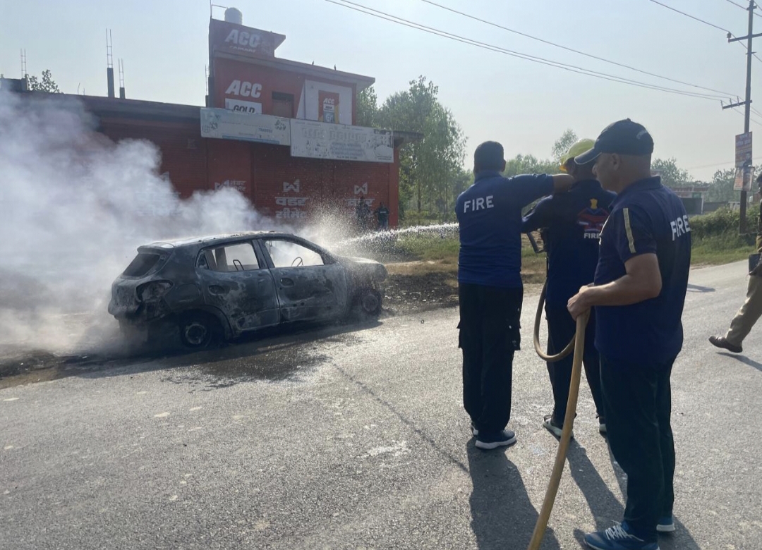 Car caught fire in Haridwar