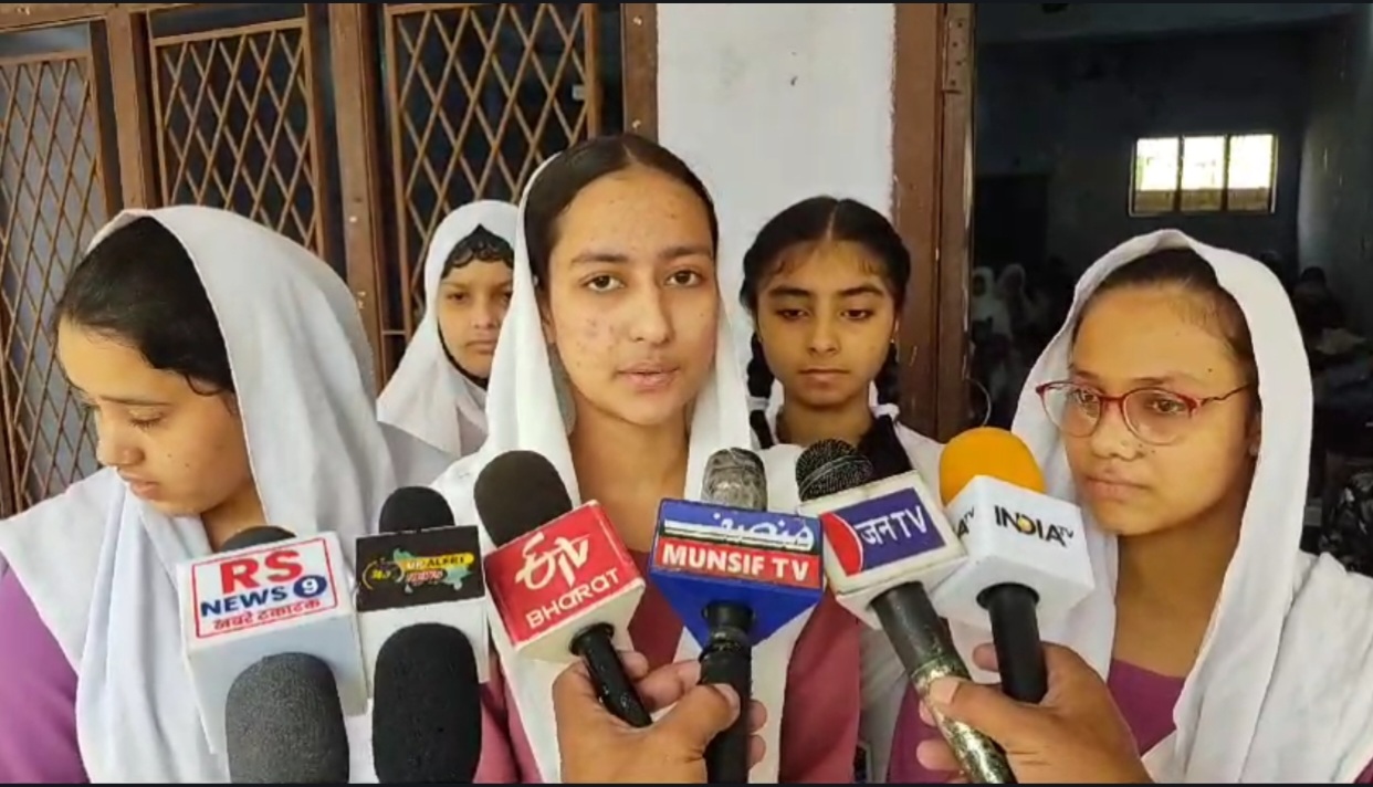 Organized Urdu calligraphy competition for the promotion of Urdu, 350 female students participated