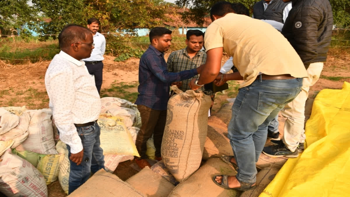 Collector visits paddy procurement center in Balrampur