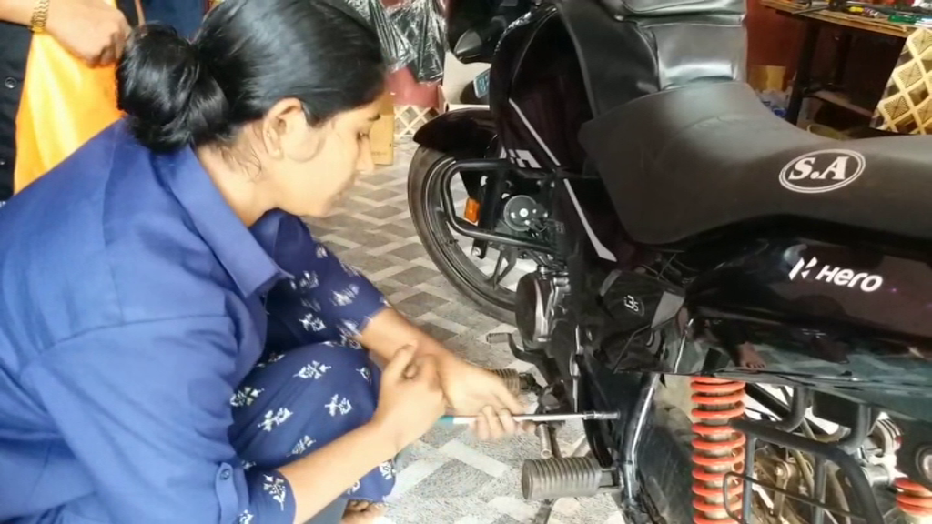 Ladies First Two Wheeler Workshop In Kerala